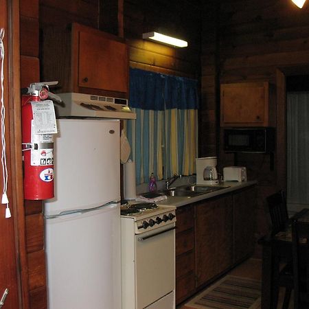 Forest Lake Camping Resort Lakefront Cabin 8 Advance Exterior foto