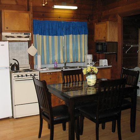 Forest Lake Camping Resort Lakefront Cabin 8 Advance Exterior foto